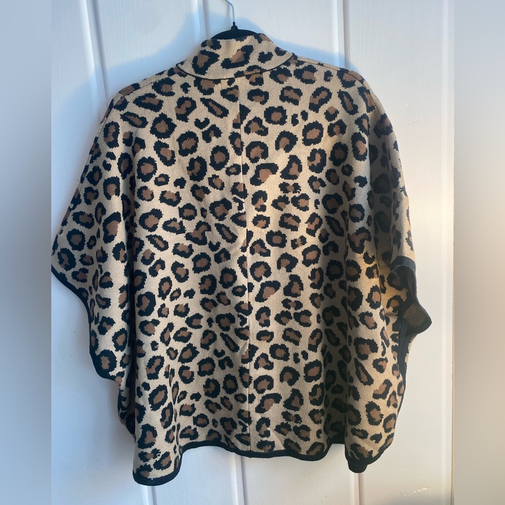 Tahari Tan and Black Animal Print Cape szSmall/medium - Picture 3 of 4